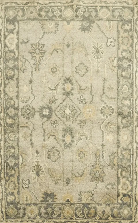 Elegant Sage Green Rug with Traditional Floral Pattern Design 3'x5'