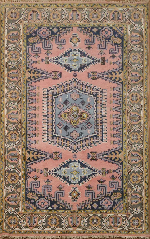 Traditional Oriental Rug with Detailed Central Medallion 5x8