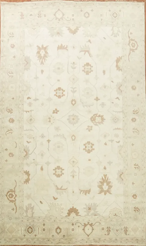 Traditional Style Cream Rug Featuring Floral Accents 14'x23'