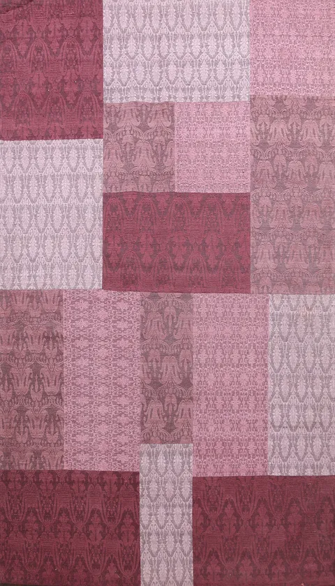 Elegant Patchwork Rug in Chic Pink and Burgundy Hues