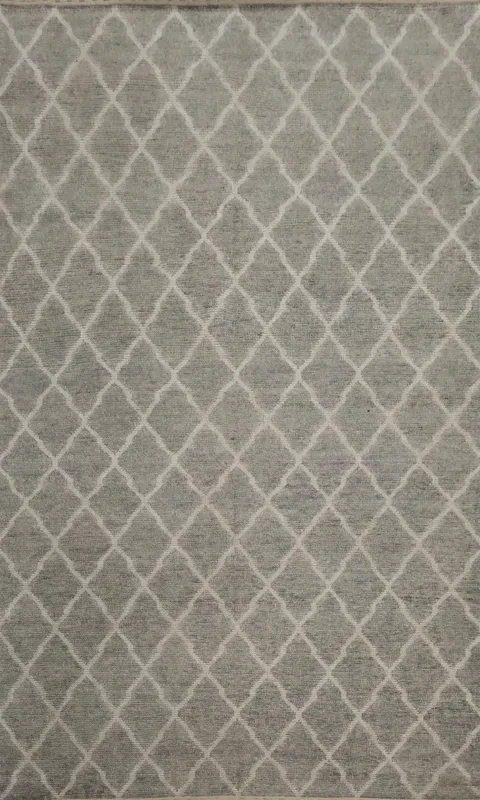 Elegant Gray Diamond Pattern Rug for Modern Interiors 7x10