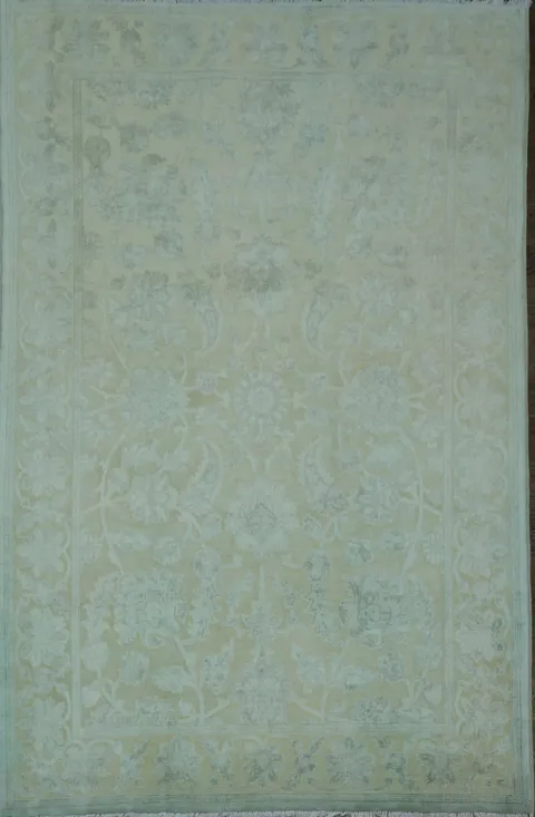 Chic and Neutral Wool and Silk Green Floral Rug for a Luxurious Home Environment 7x10