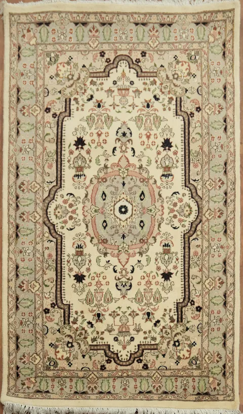 Traditional Floral Ivory Pak Persian Rug 3x5
