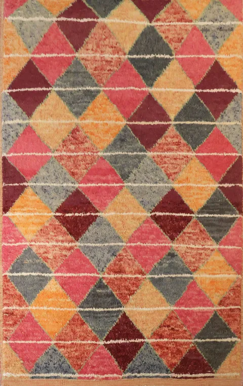 Vibrant Geometric Patterned Rug for Modern Interiors 5x8