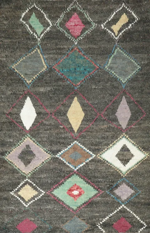 Elegant Chevron and Diamond Pattern Moroccan Rug for Urban Spaces 6x10