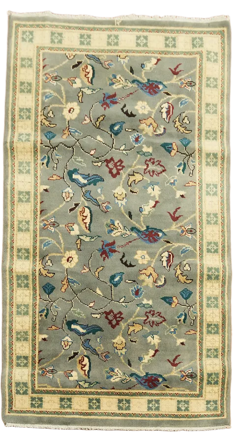Traditional Floral Pattern Pakistani Rug on Soft Grey Background 3'x5'