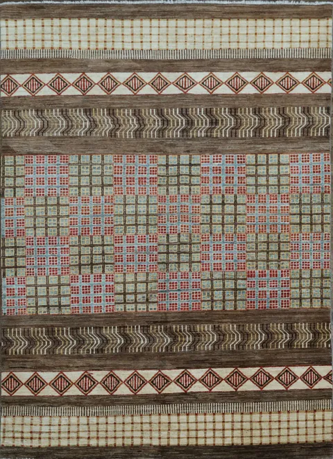 Warm and Inviting Ethnic Patterned Area Rug Design 7x9