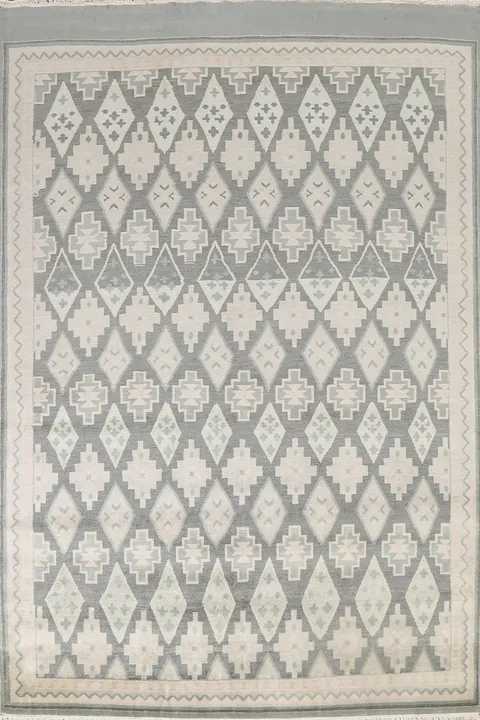 Sophisticated Gray and White Rug with Intricate Diamond Design 8x11