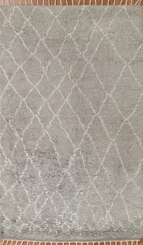 Luxurious Grey Diamond Pattern Rug for Elegant Spaces