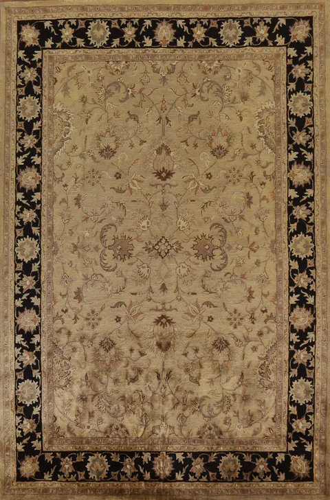 Traditional Beige Rug with Rich Black Outer Edge