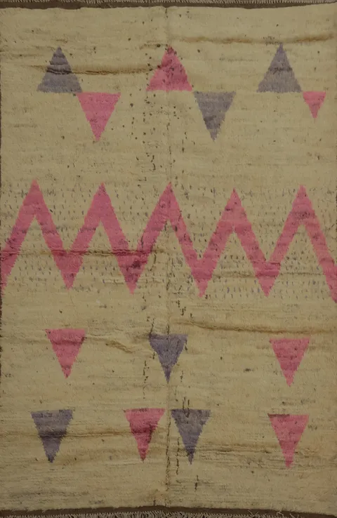 Moroccan Rug 4x6 with Eye-catching Chevron and Triangle Design