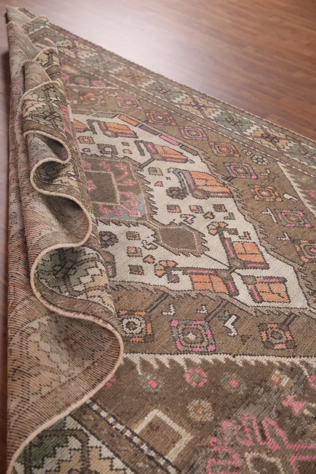 https://image-static-obj.rugsource.com/small/104495_2070492_2f7a2179.jpeg