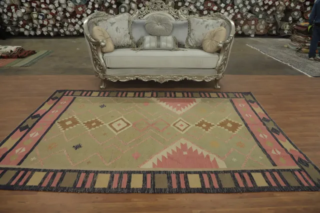https://image-static-obj.rugsource.com/small/151688_2987503_2f8c27bd.jpeg