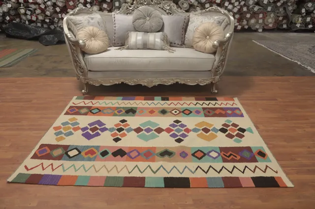 https://image-static-obj.rugsource.com/small/152037_2992821_e4dfaaaa.jpeg