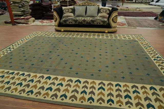 https://image-static-obj.rugsource.com/small/152135_2993255_01810686.jpeg