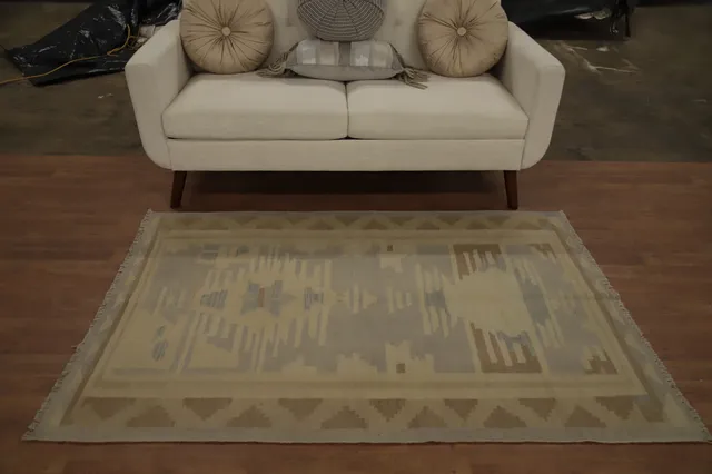 https://image-static-obj.rugsource.com/small/157610_3075880_71e3f2e1.jpeg