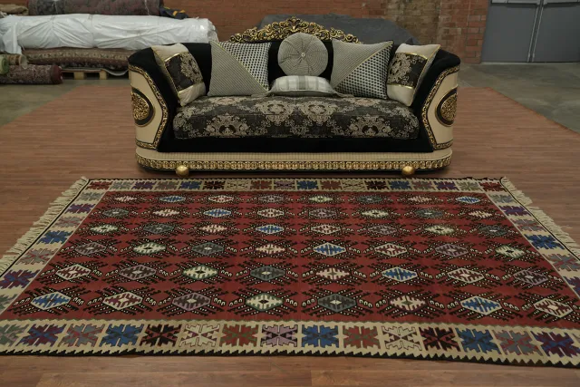 https://image-static-obj.rugsource.com/small/164914_3216579_b704dbba.jpeg